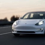 Das Kraftfahrt-Bundesamt hat Tesla zu drei Rückrufen verpflichtet.